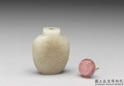 图片[2]-Jade snuff bottle with a floral pattern, Qing dynasty, 18th century-China Archive